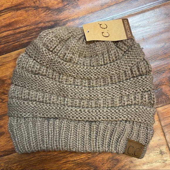 CC Exclusive NWT Thick Soft Beanie Hat OS - Picture 1 of 4